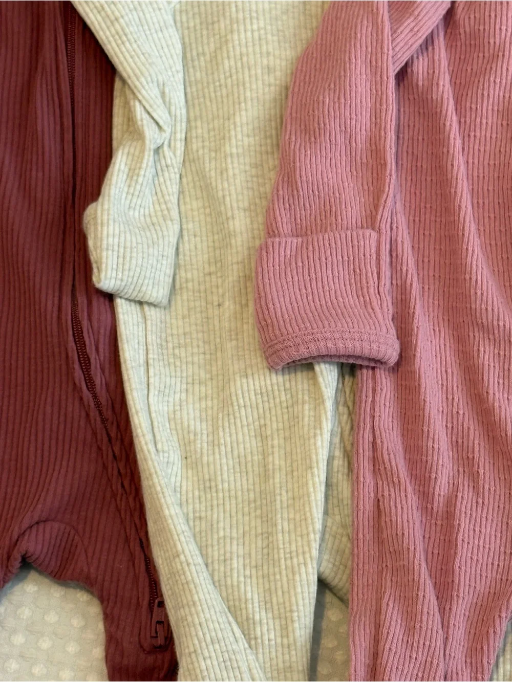 Bundle of Pinks & Oatmeal Footies - 0-3m